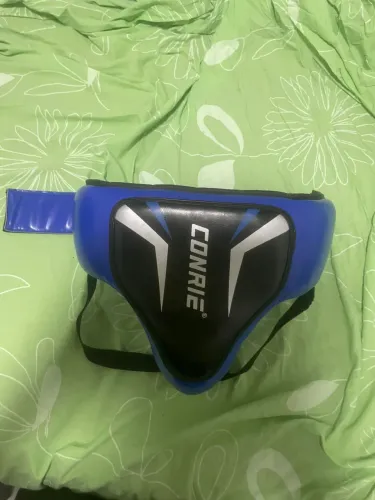 Kit de equipamentos de box vem um capacete e uma Coquilha