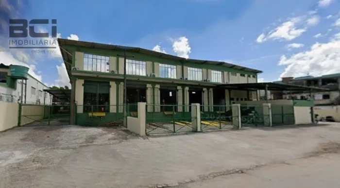 ALUGA-SE GALPÃO, área total de 2.325 m², "6 docas, 1 para descarga, 5 de cargas.