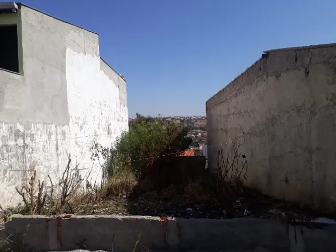 Vende-se Terreno