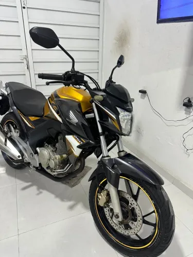 Honda Twister 250 disponível para a venda!