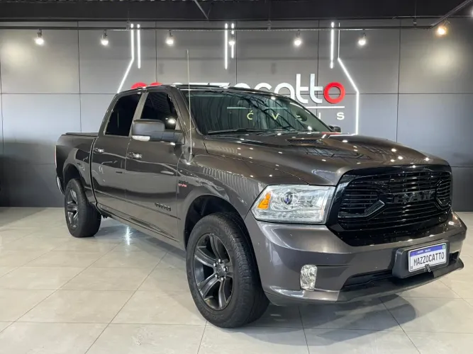 Ram Classic Laramie Night Edition 5.7 V8 16V Gasolina 4X4 Aut. 2022