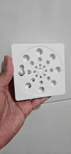 Grelha de plástico para ralo de banheiro 10x10 Overtime novo!