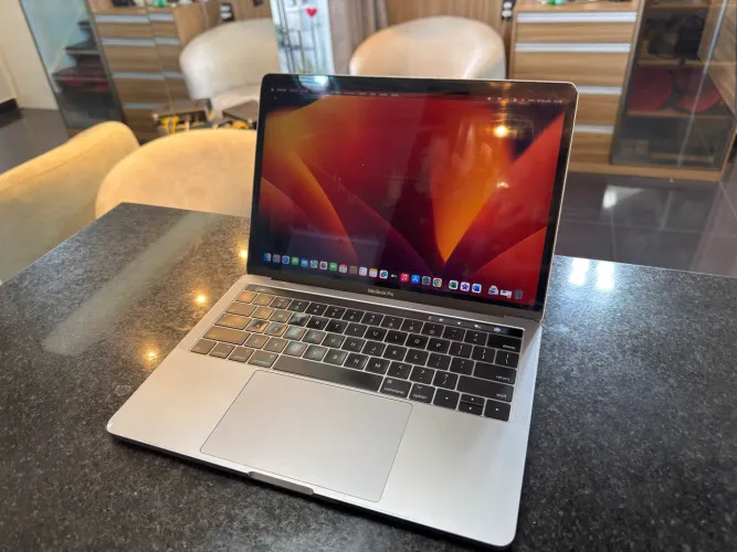 Macbook Pro 2017 com touchbar 