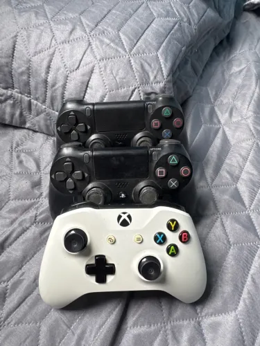 KIT TRÊS CONTROLES-controle cbox funcionando-controle ps4 com defeito
