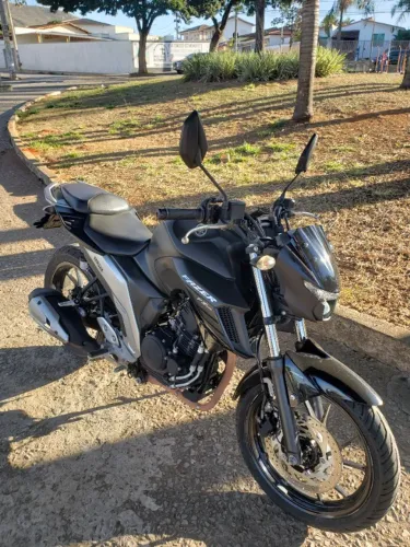 Vendo Yamaha fz25 preta