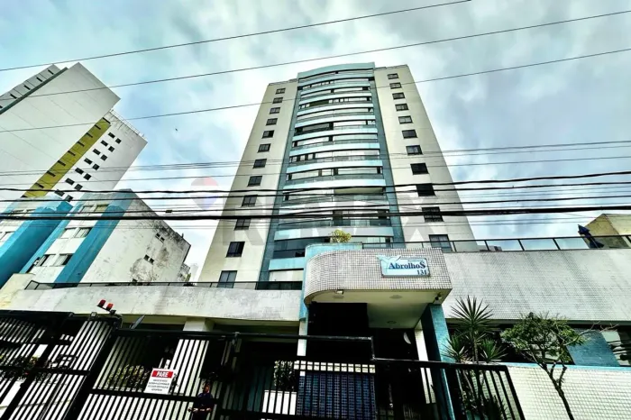 Apartamento Reformado na Armação: Conforto e Estilo