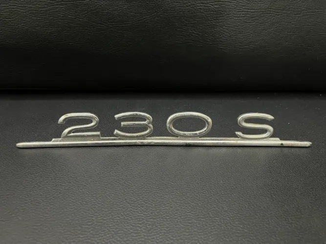 Emblema traseiro (230-S) Mercedes Benz W114 W115 (1968-1976)
