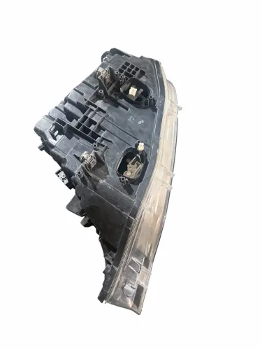 Farol lado direito bmw320i ano 2015