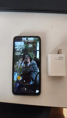 Redmi Note 13 ( vem com carregador e na caixa )