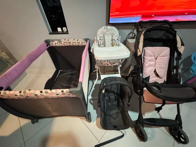 Cadeira alimentação, chiqueirinho, carrinho de bebê e bebê conforto