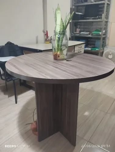 Mesa de centro redonda em MDF