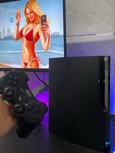 PlayStation 3 slim com mais de 30 jogos.
