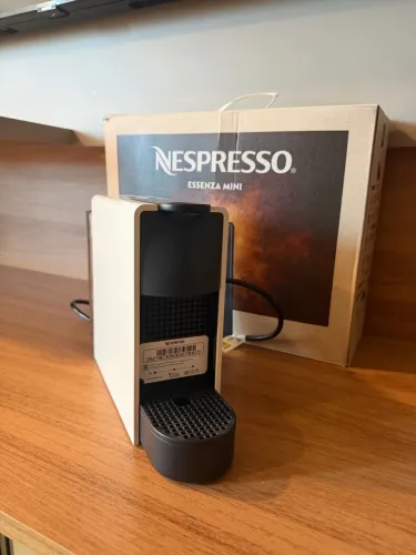 ? Cafeteira Nespresso Essenza Mini 110V - NOVA