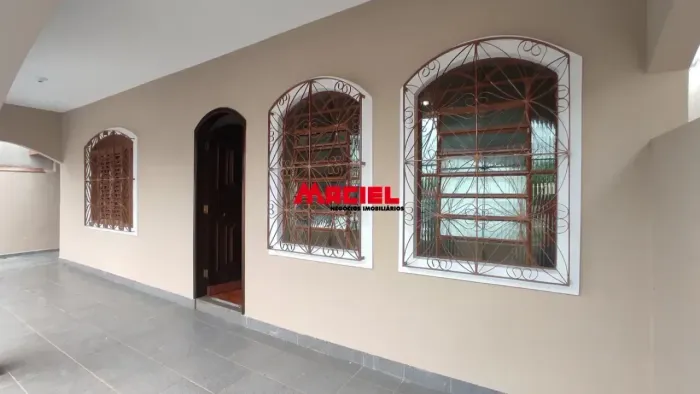 Imóvel para aluguel possui com 3 quartos