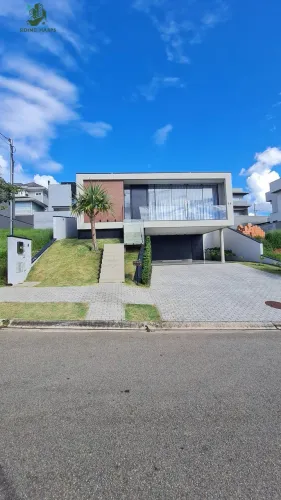 Linda Casa Mobiliada em Condomínio Alta Padrão com Sistema Club !