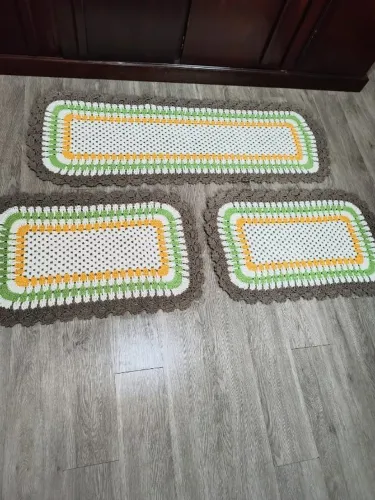 Jogo de tapetes e passadeira em crochê tons de amarelo e verde