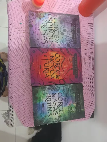Trio livros ACOTAR