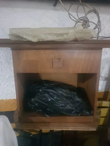 Criado mudo com gaveta e mesinha