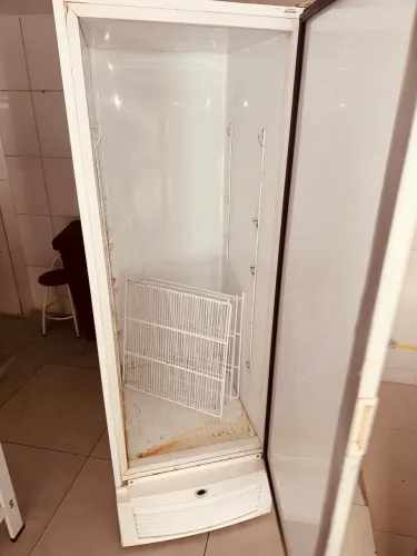 Freezer vertical Fricon 564 L