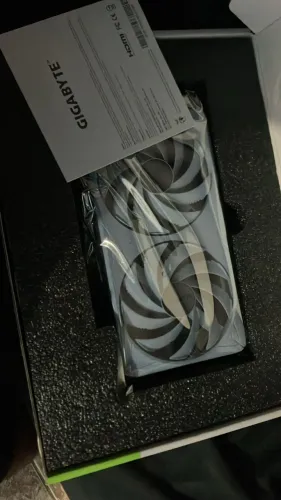 PLACA DE VIDEO 5060TI 16GB GIGABYTE