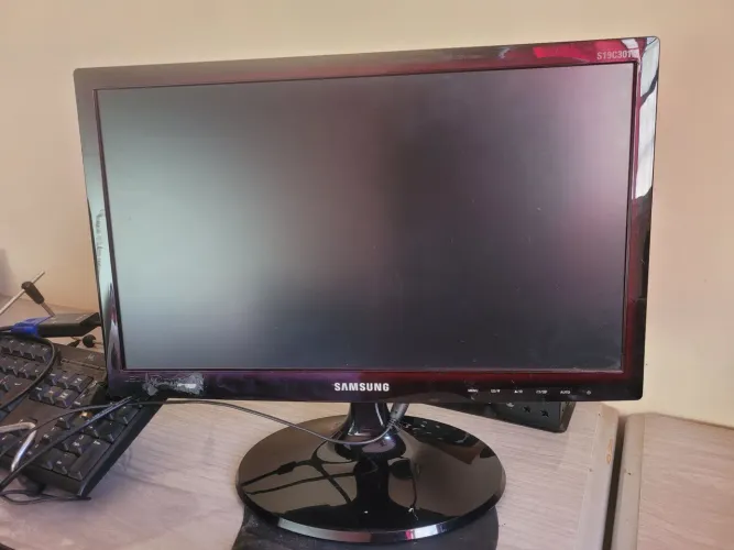 Monitor Samsung LED 18.5
