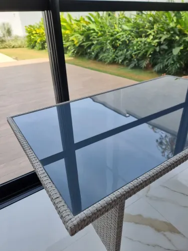 Vendo mesa com tampo de vidro