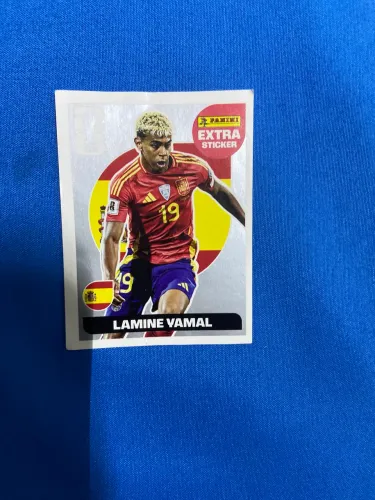 Figurinha extra sticker do LAMINE YAMAL. Na raridade prata