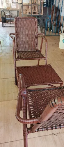Cadeira em fibras sintéticas