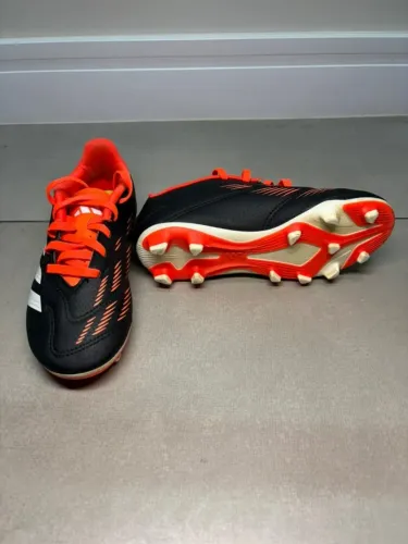 Chuteira Adidas Predator infantil 30