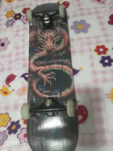 Vende-se um skate usado duas vezes