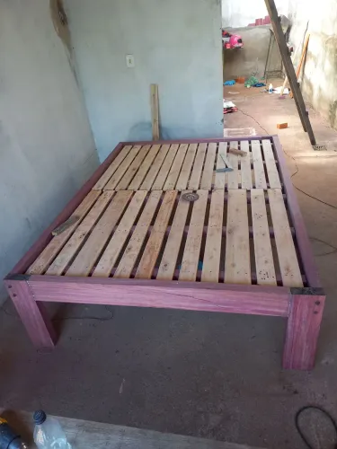 Cama de  casal de prancha de roxinho