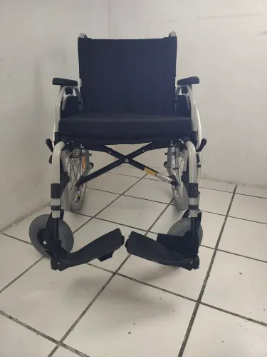 Cadeira de Rodas Dobrável Grande Resistente até 125kg