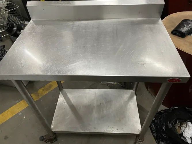 Bancada inox Cozil 80 X 50 com espelho e rodízio