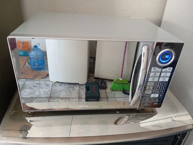 Microondas Philco espelhado