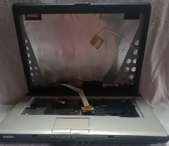 carcaça notebook toshiba satelite a215-s7414