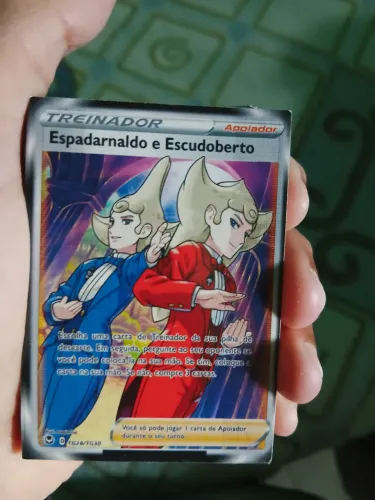 CARTA POKEMON, CONTÉM 60 CARTAS E CONTÉM ALQUMAS CARTAS REPETIDAS. ESTÃO EM ÓTIMO ESTADO. 