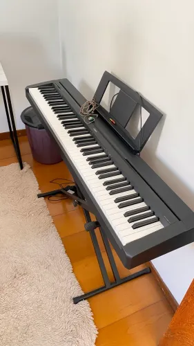 Piano digital Yamaha P45B + Kit
