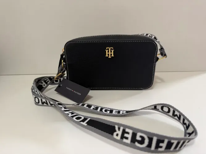 Bolsa Tommy Hilfiger preta cross body original nova 