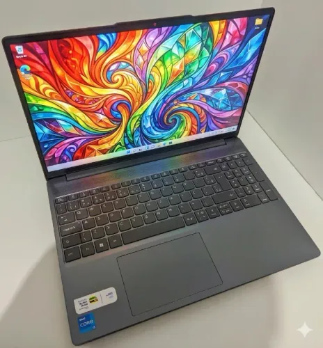 Notebook Lenovo Slim 3 i5-13420H 16GB DDR5 512GB (5 Dias de Uso)