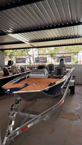 BARCO APOLUS SPORT FISHING 5,5M - PRONTA PARA NAVEGAR