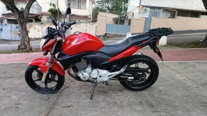 Vendo CB 300R 2011 Estado Impecável. Manual e Ch Reserva. Toda Revisada. Pra ir Hoje