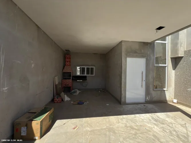 Casa para Venda em Guanambi, Renascer 1, 3 dormitórios, 1 suíte, 2 banheiros, 2 vagas
