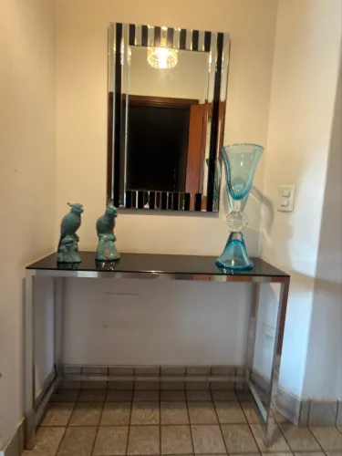 Conjunto Decorativo: Aparador + Espelho + Par de Pássaros + Vaso de Murano