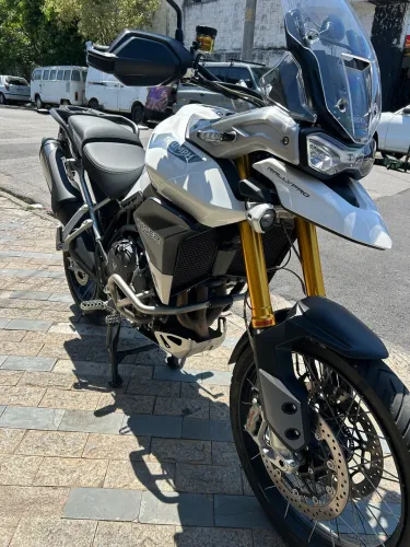 Triumph tiger 900 rally pro