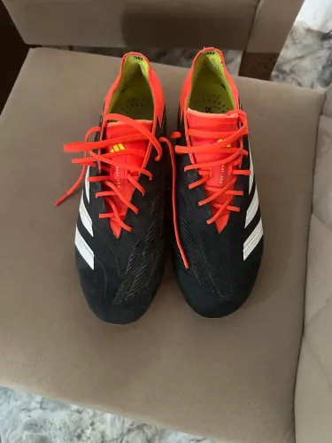 Chuteira adidas predator