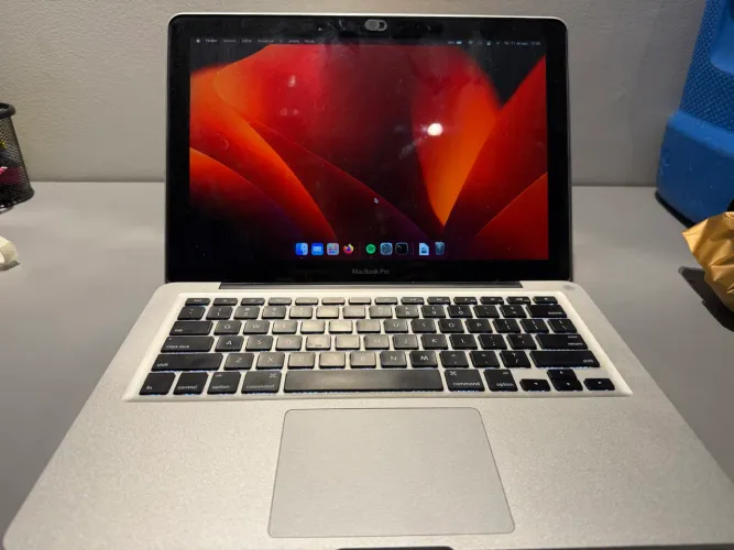 MacBook Pro 2011 - i5 / SSD 200+GB / 4GB RAM - Carregador Original