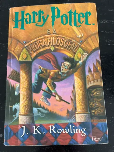 Livro harry potter e a pedra filosofal