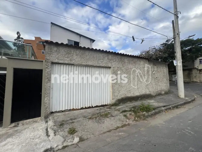 Casa de Renda e Investimento à Venda: Lote de Esquina Ouro Preto/Castelo - 4 Imóveis