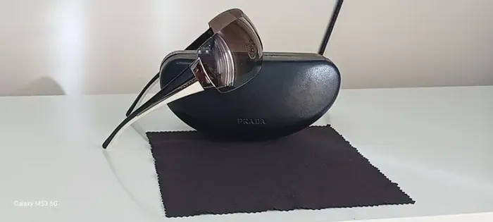 R$ 600,00 Óculos Prada SPR 54G Preto/Branco, Ano 2008 Relíquia.