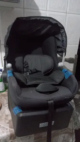 Cadeirinha de bebê automotiva Burigotto semi- nova.